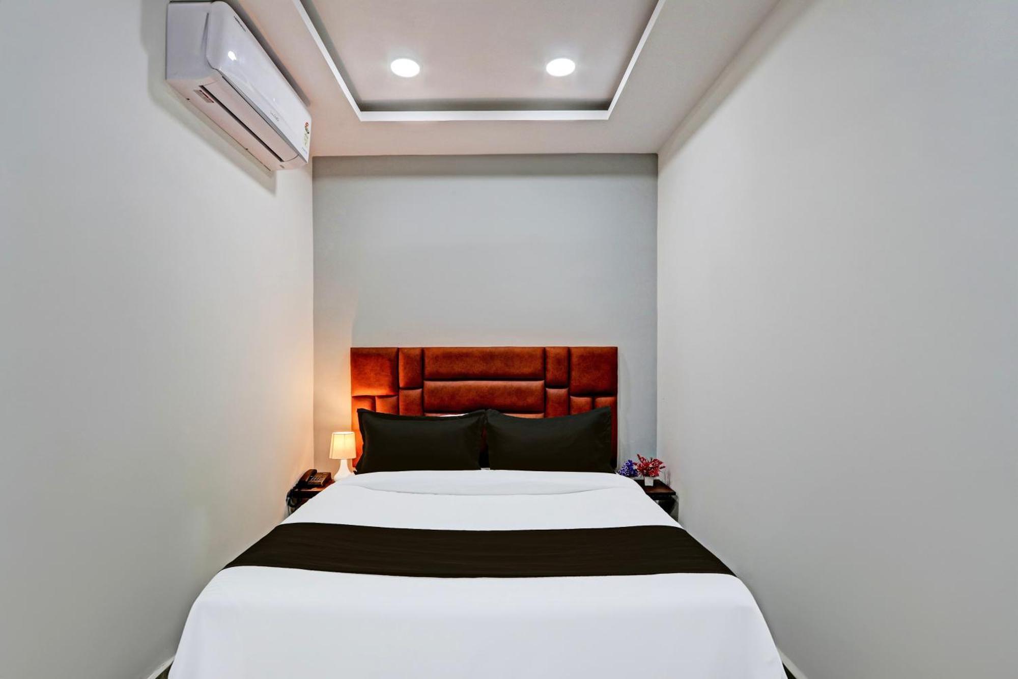 Super Hotel O Lavish Tranquil Хайдарабад Экстерьер фото